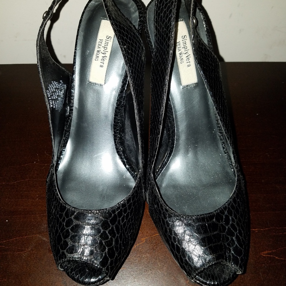 Simply Vera Black Platform Pumps